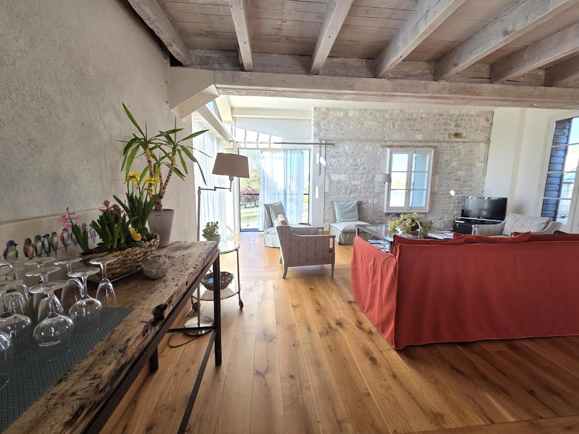 Quai 3 Loft Moderne Et Lumineux Les Pieds Dans L'Eau Daire Jarnac Oda fotoğraf
