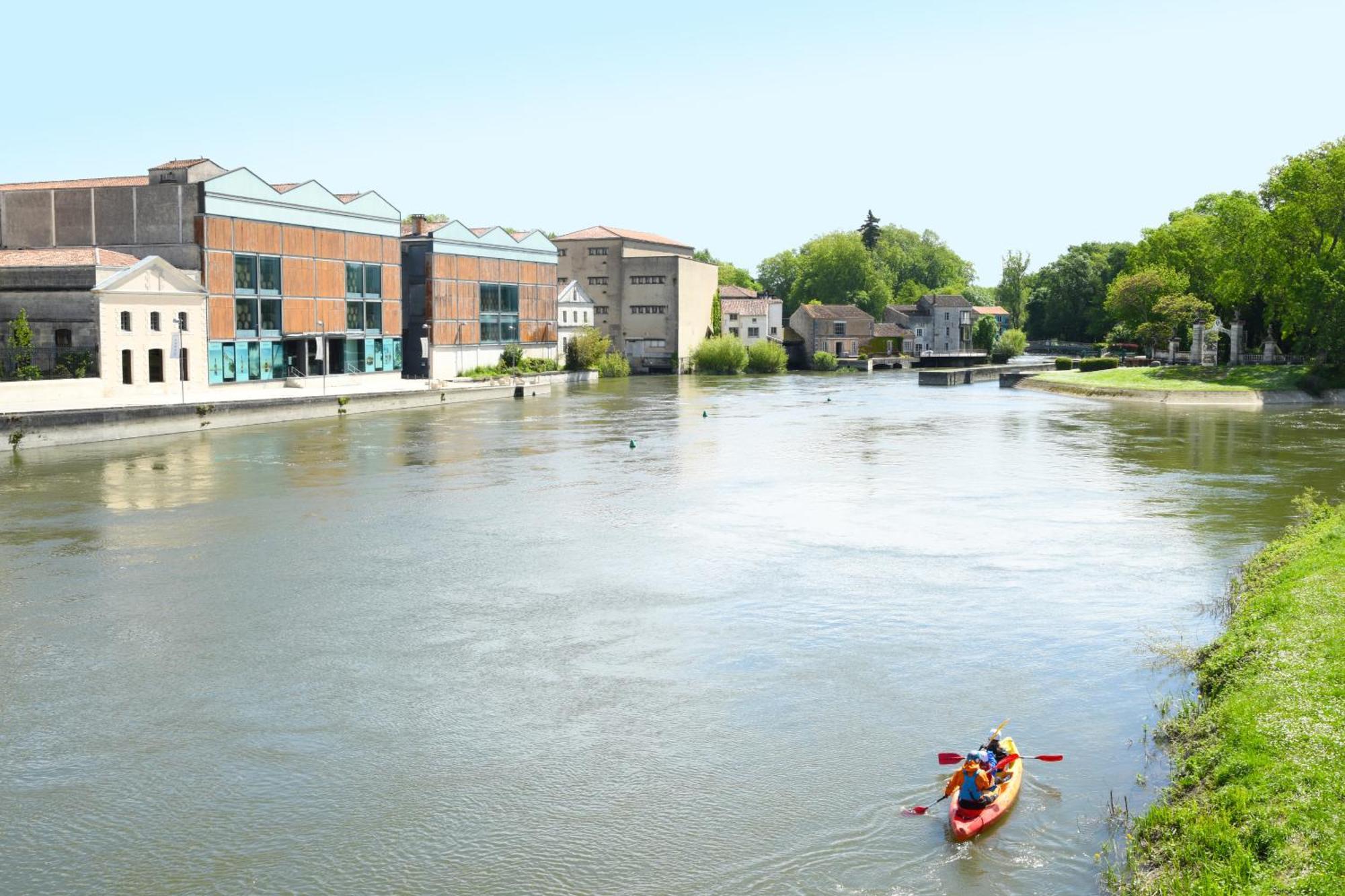 Quai 3 Loft Moderne Et Lumineux Les Pieds Dans L'Eau Daire Jarnac Dış mekan fotoğraf